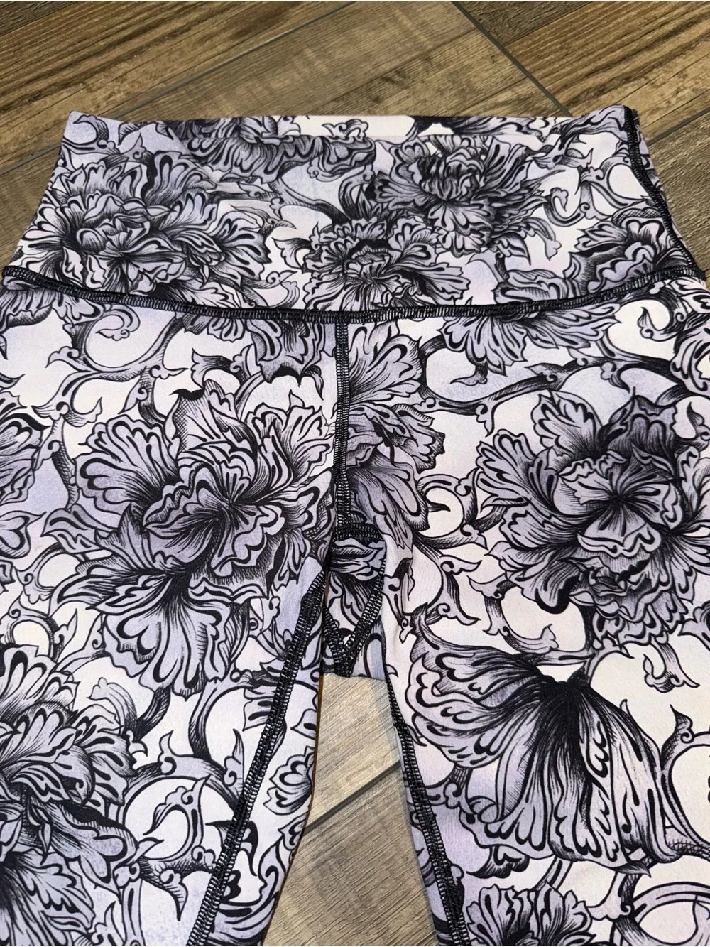 Lululemon bundle 6 and 8 Pre-owned